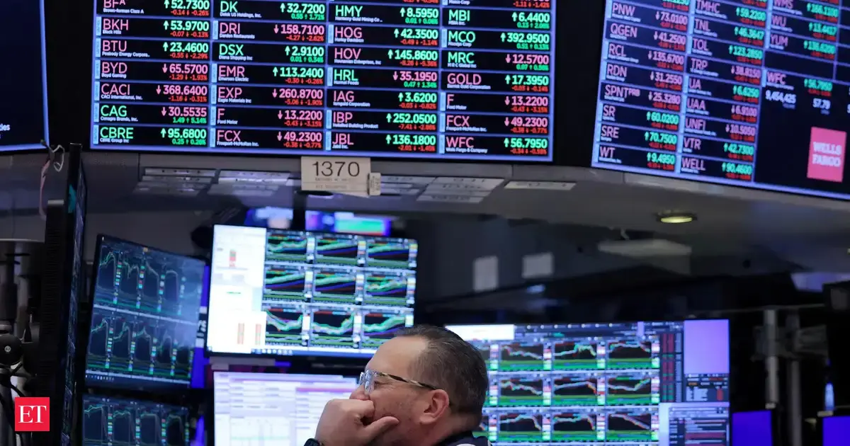 Is a Stock Market Crash Looming in 2026? Insights from Buffett's Indicator