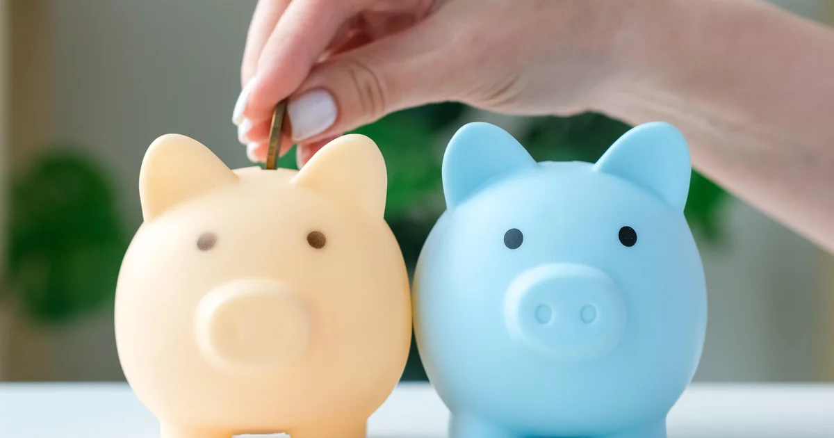 Navigating Retirement Income: Gold vs. Dividend Stocks