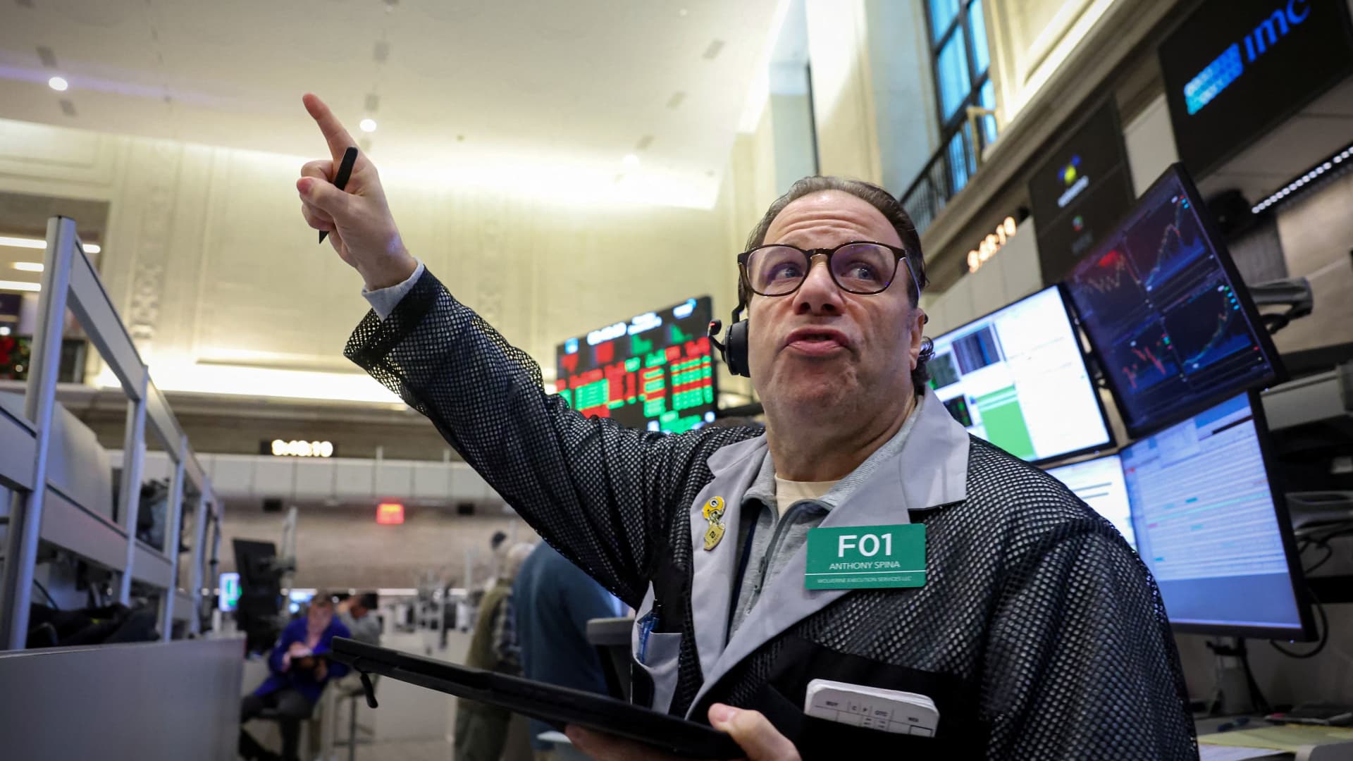 US Stock Market Update: Tech Stocks Lead Gains Ahead of Fed Minutes